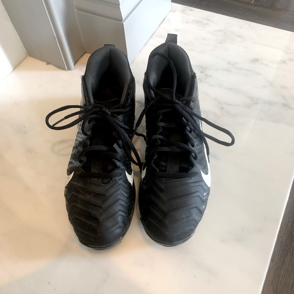Nike football cleats, size 8, black, fast flex alpha
